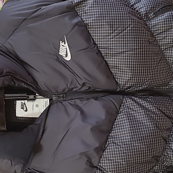 NIKE WOMENS WINDPUFFER BLACK GRID THERMA-FIT PADDED JACKET SIZE LARGE NWT - Picture 4 of 16